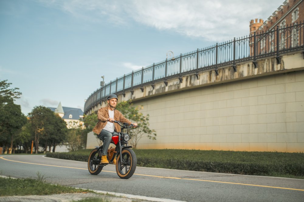 Hidoes HD-B10 E-Bike: Ikona silnic s DNA klasického motocyklu