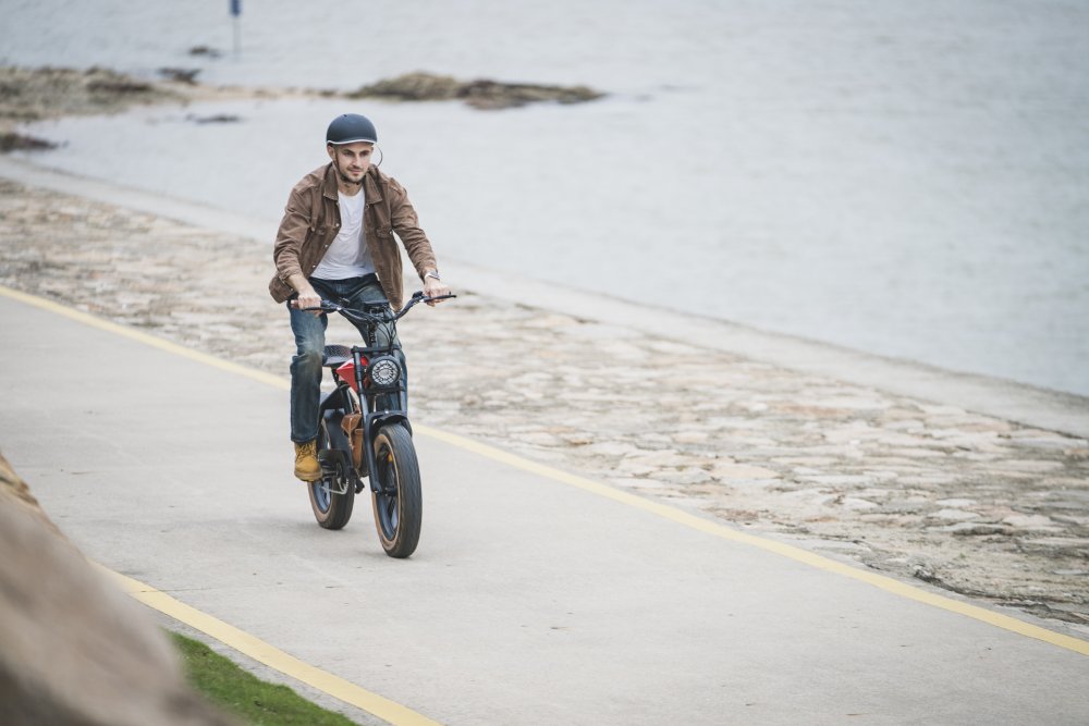 Hidoes HD-B10 E-Bike: Ikona silnic s DNA klasického motocyklu