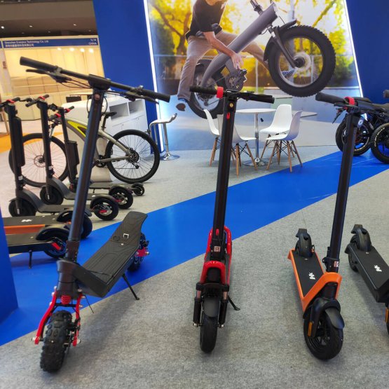 Výkonná a komfortní elektrokoloběžka KIXIN X11