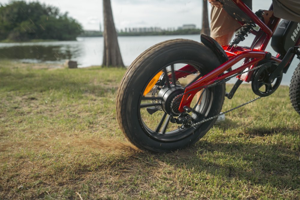 Hidoes B3 E-Bike: Král terénu pro adrenalinové výjezdy s retro moto stylem