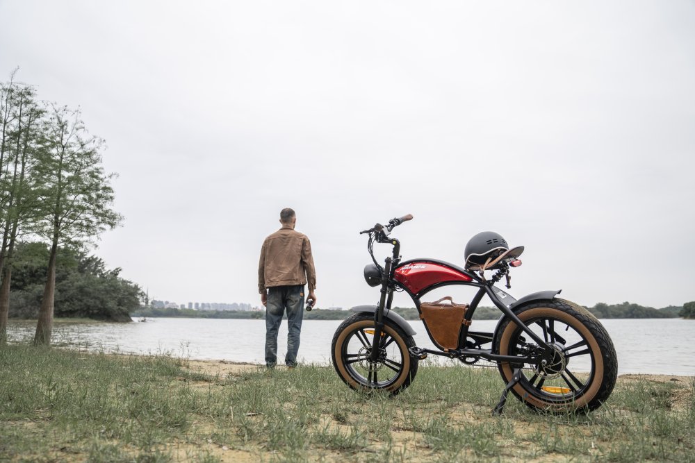 Hidoes HD-B10 E-Bike: Ikona silnic s DNA klasického motocyklu