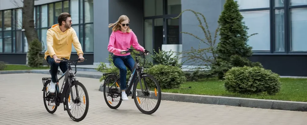 Celkový pohled na městské elektrokolo VARUN S700 s nízkým nástupem