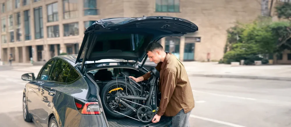 ENGWE L20 3.0 Boost – složené kolo a ovládací panel