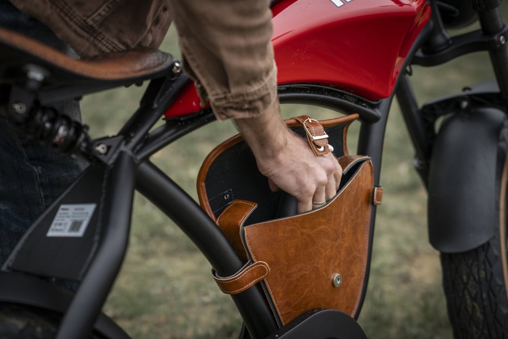 Hidoes HD-B10 E-Bike: Ikona silnic s DNA klasického motocyklu